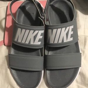 NIKE sandal